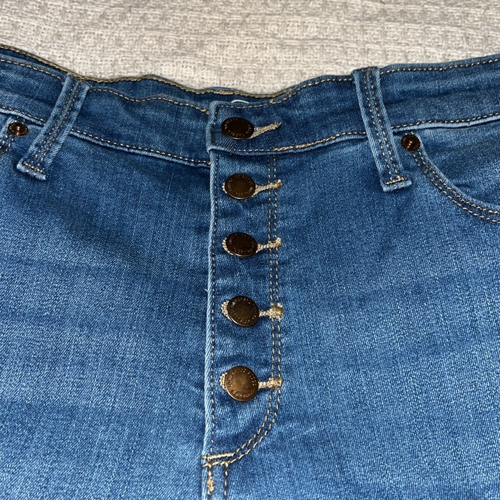 NWT Universal Thread Shorts - Picture 2 of 7